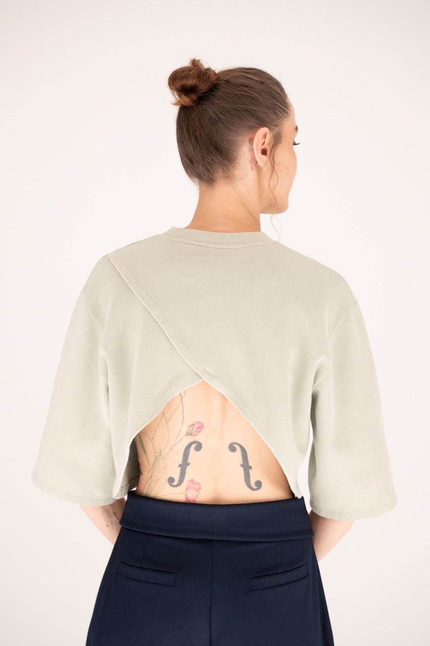 Cropped top croisé dos en jersey coton organique certifié GOT vert gris  – vue dos  – Onarch