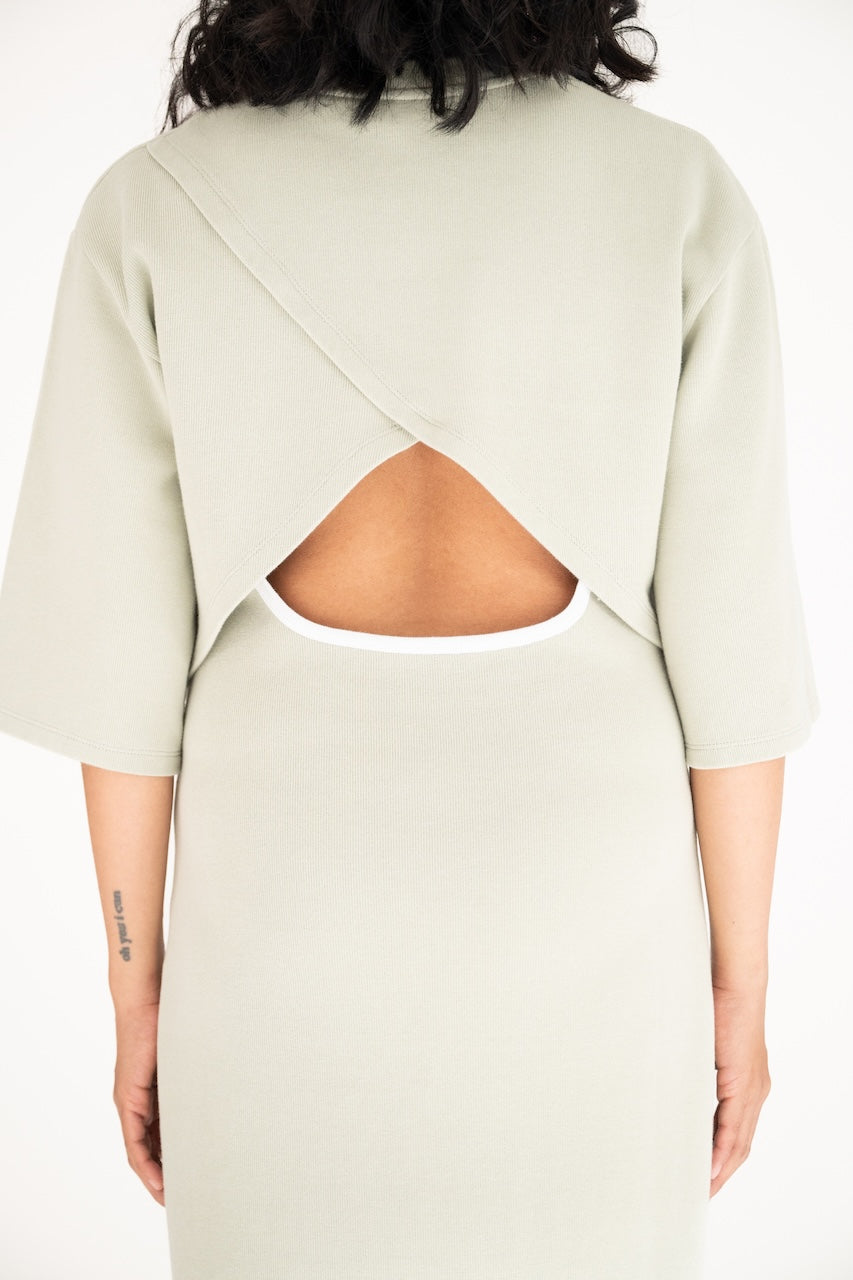 Ensemble Robe jersey débardeur bretelles et cropped top en coton organique certifié GOT vert gris - décolleté dos nu croisé – vue détails dos – Onarch