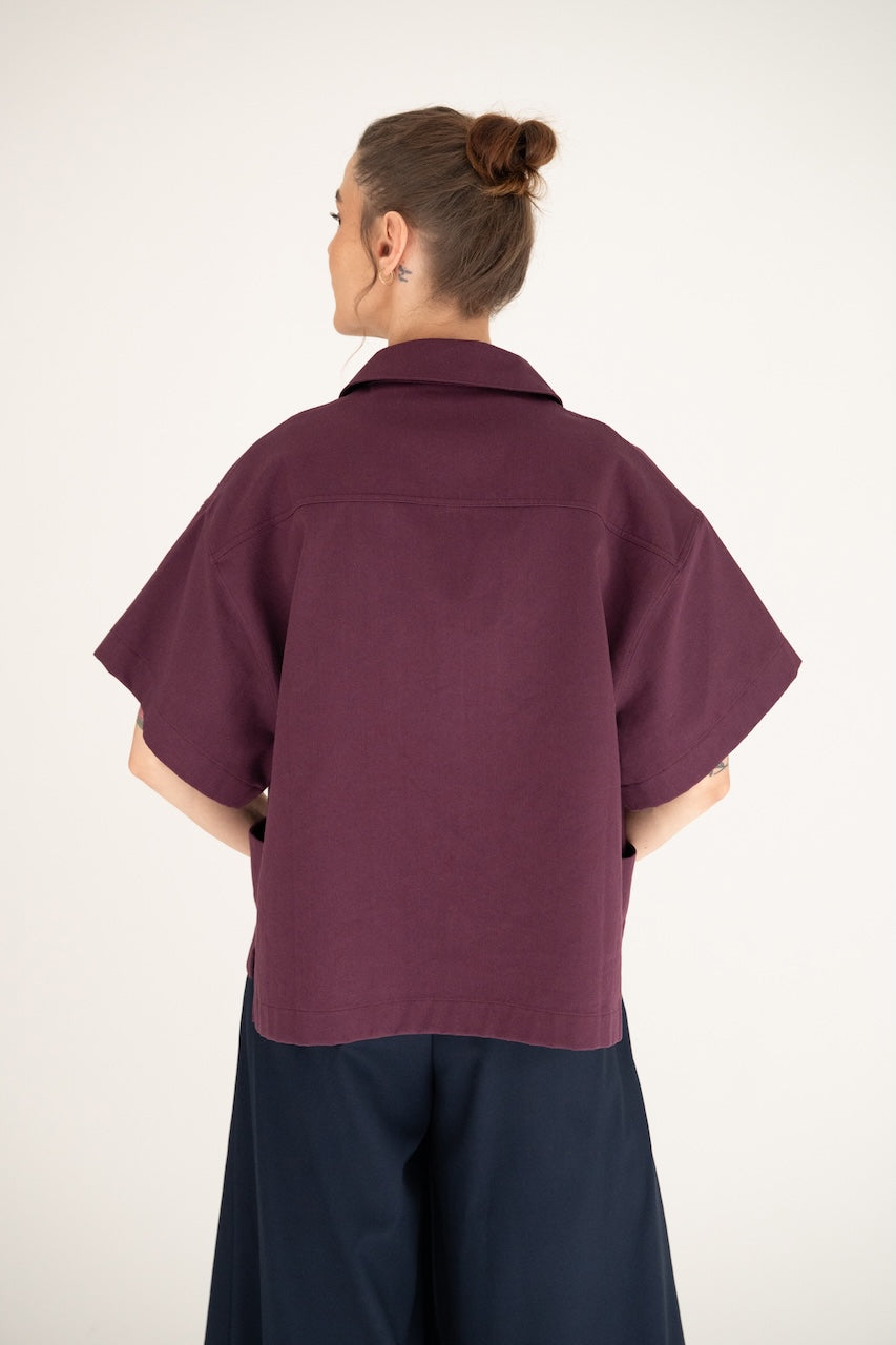 Surchemise Christine en gabardine coton pourpre carrure large manches courtes surpiqûres – dos– Onarch