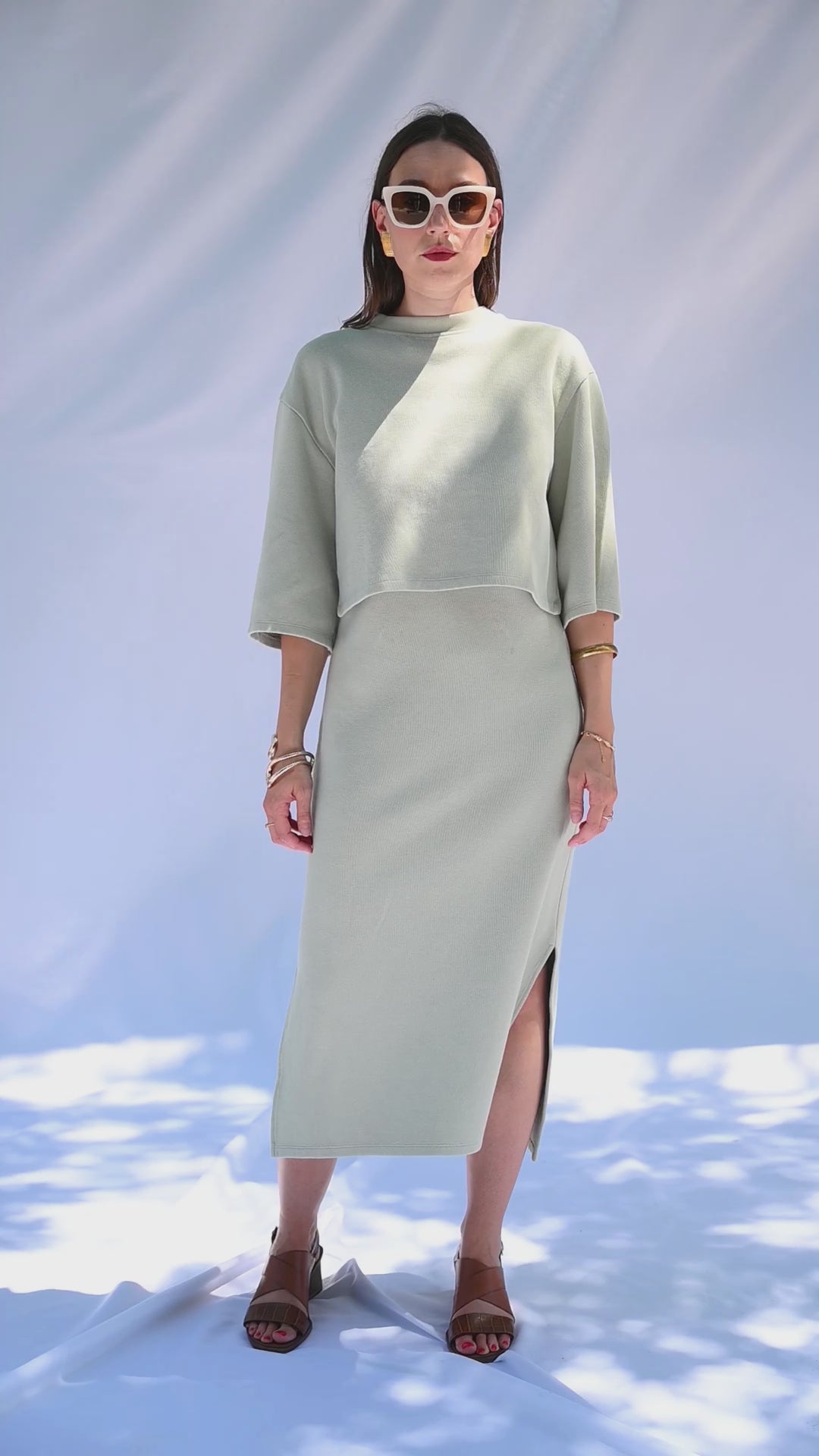 Silhouette Crossed Top demi dos-nu et robe débardeur qui tourne mouvement - Onarch